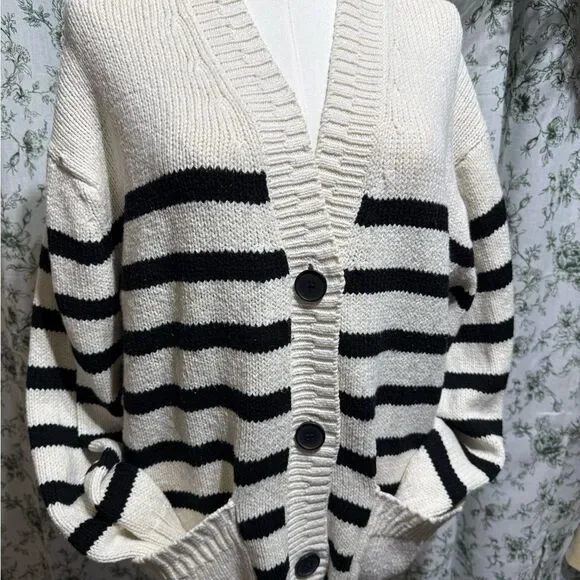 American eagle button down cardigan - Picture 2 of 5